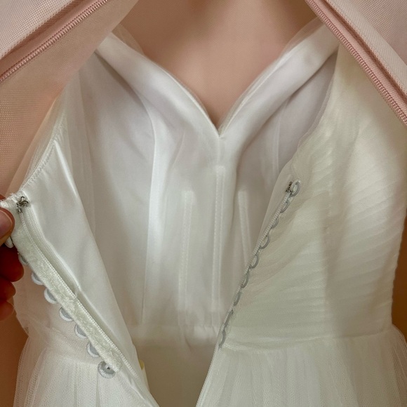 Elegant Ivory Spaghetti-Strap Tulle Wedding Gown - Picture 13 of 16